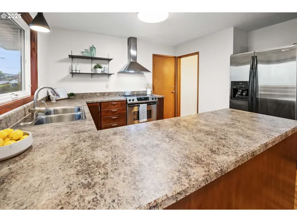 $630,000 | 410 Pleasant Avenue, Astoria, OR 97103