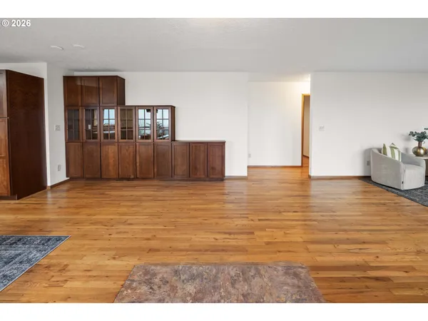 $630,000 | 410 Pleasant Avenue, Astoria, OR 97103