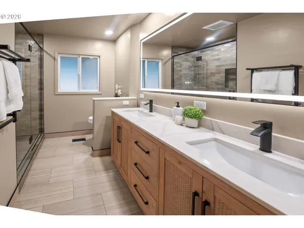 $630,000 | 410 Pleasant Avenue, Astoria, OR 97103