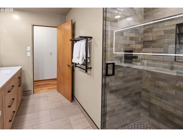 $630,000 | 410 Pleasant Avenue, Astoria, OR 97103