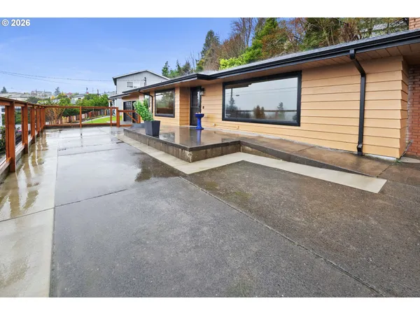 $630,000 | 410 Pleasant Avenue, Astoria, OR 97103