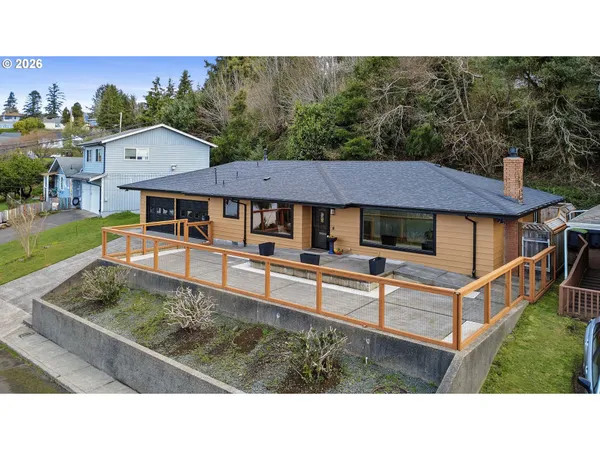 $630,000 | 410 Pleasant Avenue, Astoria, OR 97103