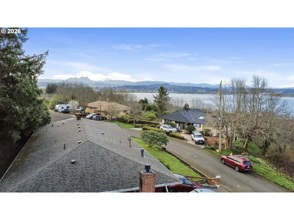 $630,000 | 410 Pleasant Avenue, Astoria, OR 97103
