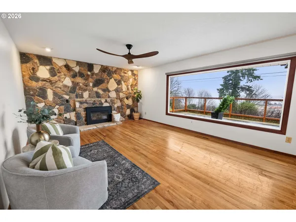 $630,000 | 410 Pleasant Avenue, Astoria, OR 97103