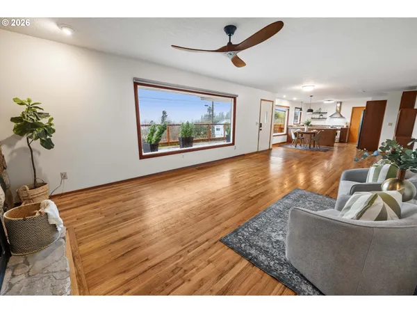 $630,000 | 410 Pleasant Avenue, Astoria, OR 97103