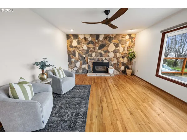 $630,000 | 410 Pleasant Avenue, Astoria, OR 97103