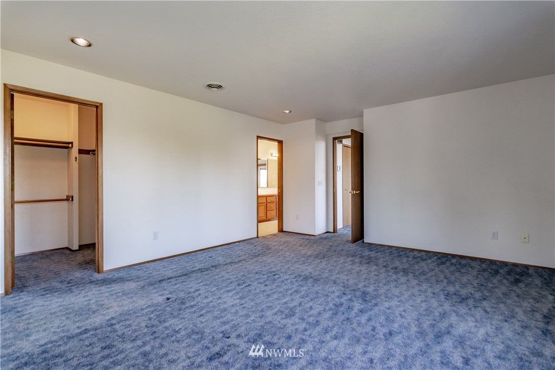 449 Guy Kelly Road Port Angeles, WA 98362 - Photo 18 of 40 a view of an empty room with closet area
