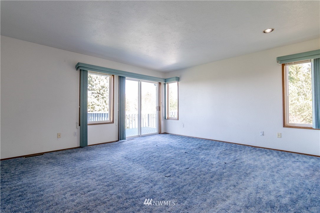 449 Guy Kelly Road Port Angeles, WA 98362 - Photo 19 of 40 an empty room with windows