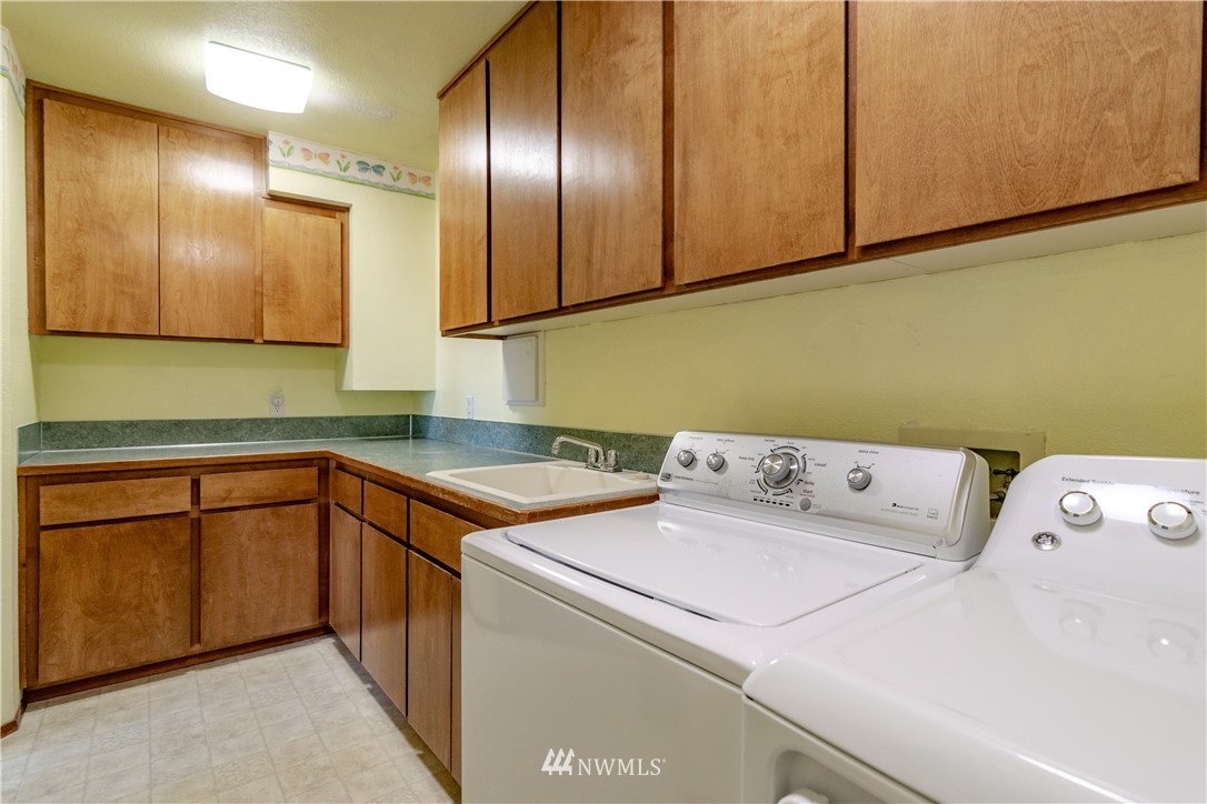 449 Guy Kelly Road Port Angeles, WA 98362 - Photo 29 of 40 a utility room with dryer and washer
