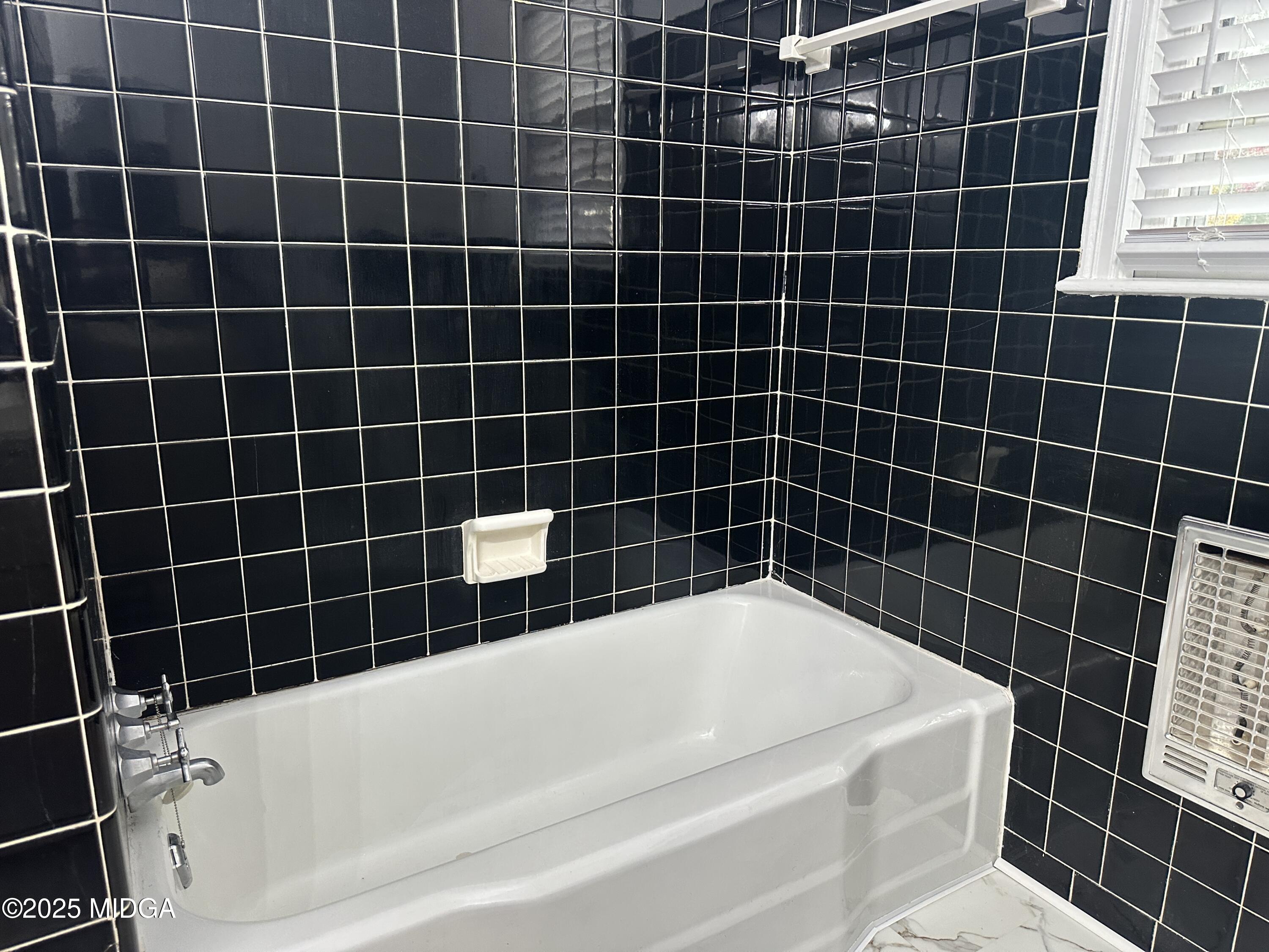 2526 Old Holton Road Macon, GA 31204 - Photo 12 of 19 a bathroom with a bath tub