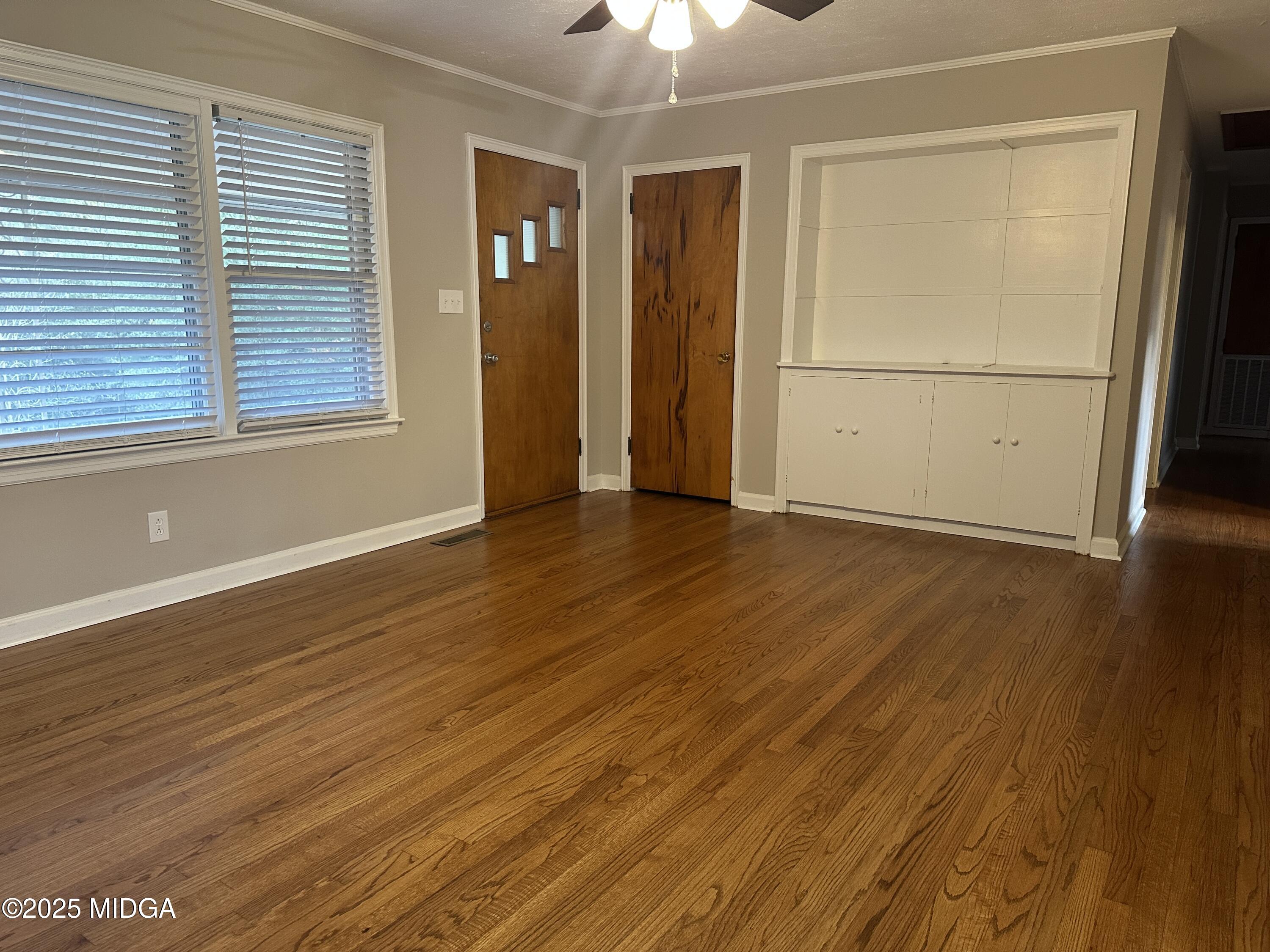 2526 Old Holton Road Macon, GA 31204 - Photo 5 of 19 an empty room with wooden floor and cabinet