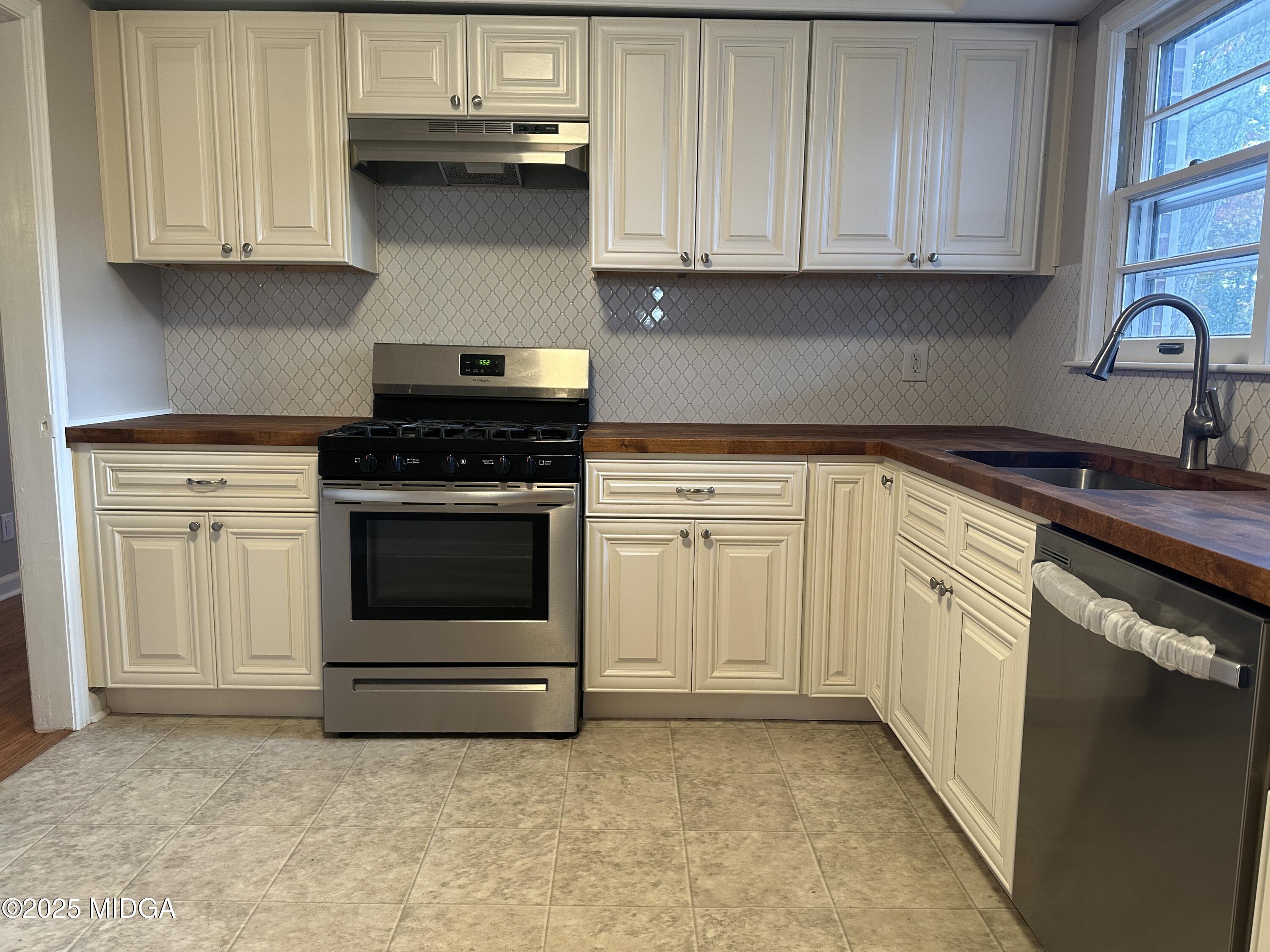 2526 Old Holton Road Macon, GA 31204 - Photo 8 of 19 a kitchen with granite countertop white cabinets and white appliances