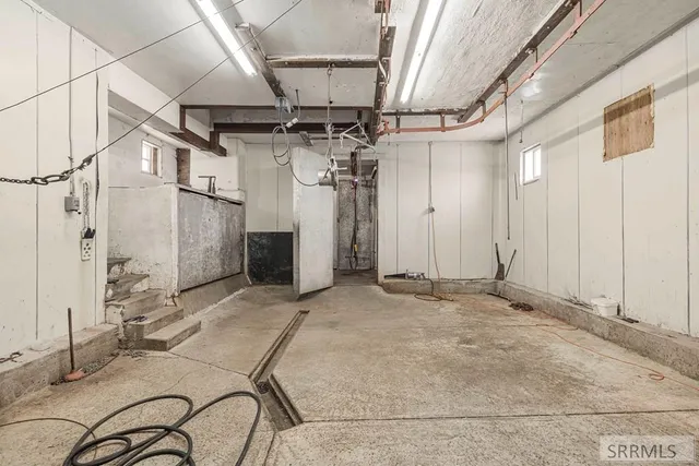 $2,100,000 | 4019 East Lincoln Road, Idaho Falls, ID 83401