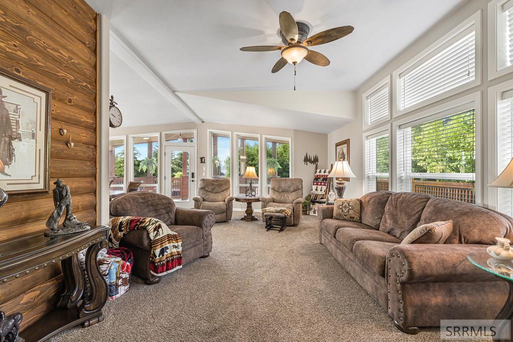 4027 East Lincoln Road Idaho Falls, ID 83401 - Photo 5 of 51