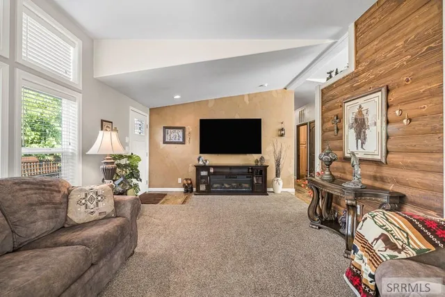 $2,100,000 | 4019 East Lincoln Road, Idaho Falls, ID 83401