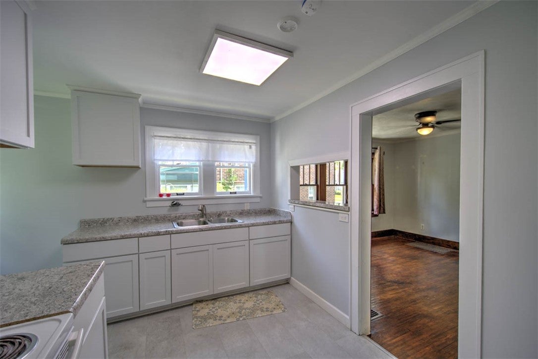 1344 West Sunset Avenue Decatur, IL 62522 - Photo 10 of 23 Gallery Image 10