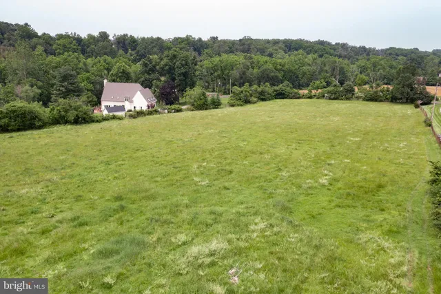 a view of an outdoor space and a yard