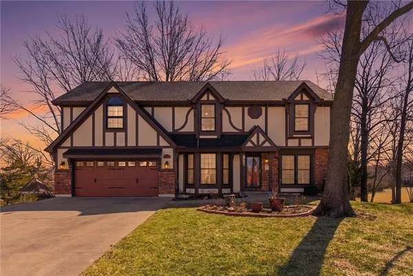 $487,999 | 1033 Oxford Court, Leavenworth, KS 66048