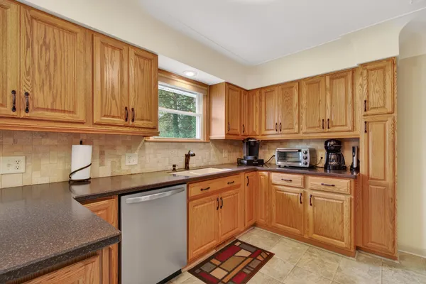 $299,900 | 4929 Martha Drive, Jackson, MI 49201