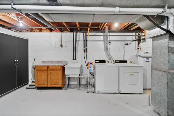 $299,900 | 4929 Martha Drive, Jackson, MI 49201