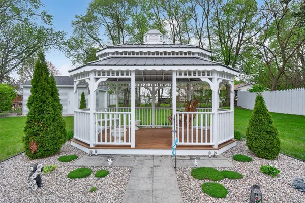 $299,900 | 4929 Martha Drive, Jackson, MI 49201