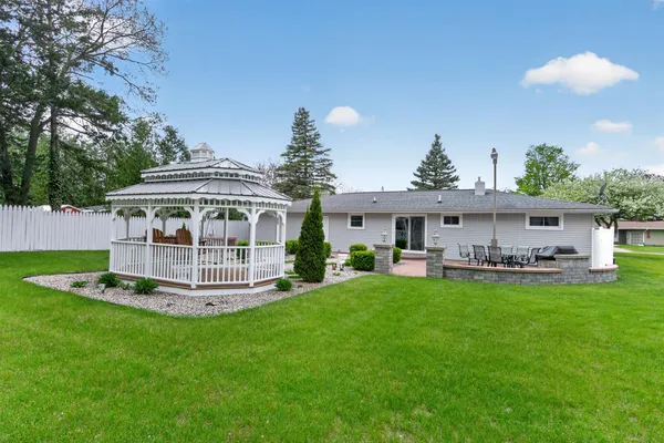 $299,900 | 4929 Martha Drive, Jackson, MI 49201