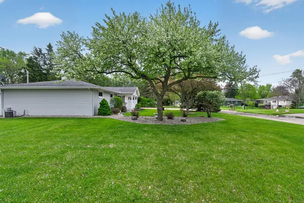 $299,900 | 4929 Martha Drive, Jackson, MI 49201