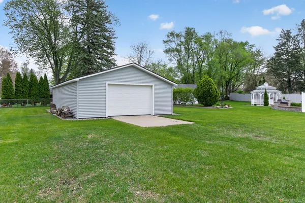 $299,900 | 4929 Martha Drive, Jackson, MI 49201