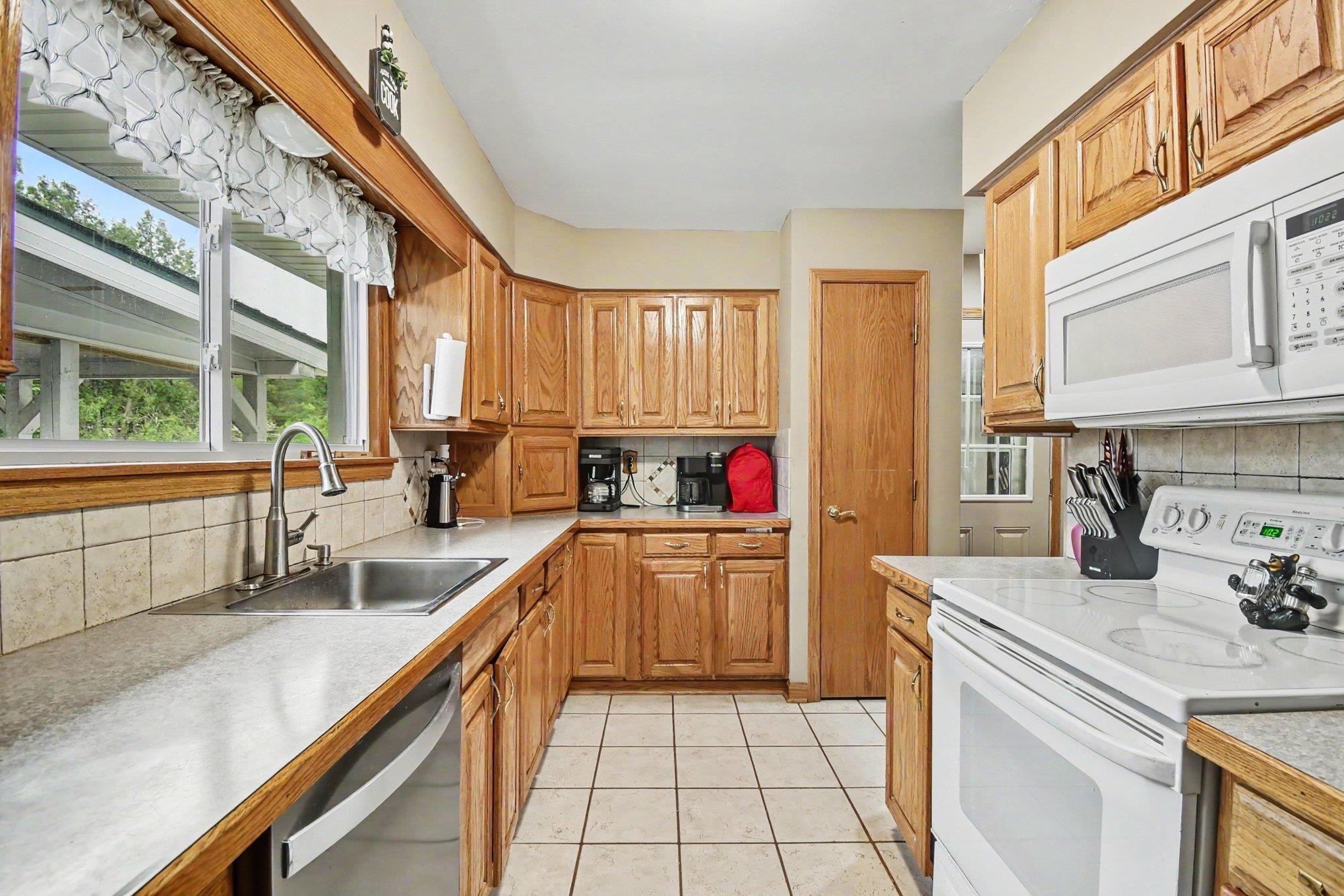2861 Midland Road Saginaw, MI 48603 - Photo 9 of 30