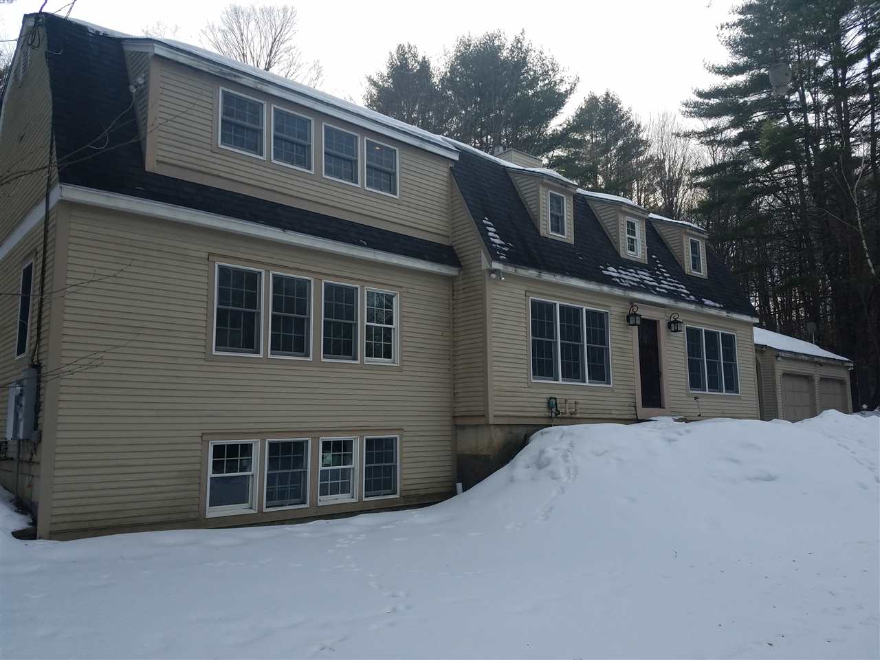 945 Safford Road Hartford, VT 05059 - Photo 8 of 8 Gallery Image 8