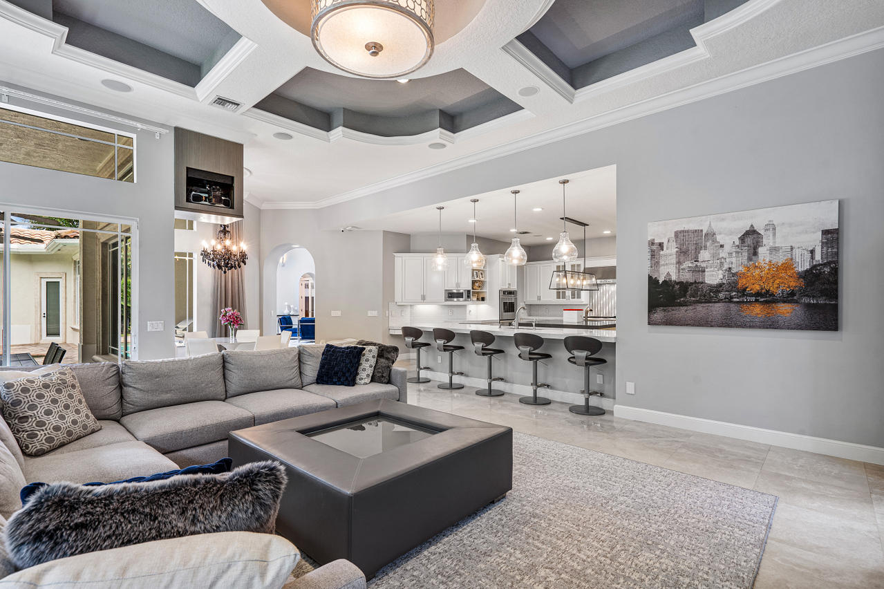 3715 Kings Way Boca Raton, FL 33434 - Photo 25 of 70 Family Room