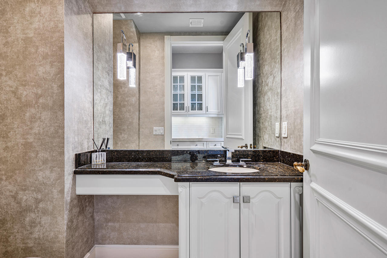 3715 Kings Way Boca Raton, FL 33434 - Photo 26 of 70 Powder Room