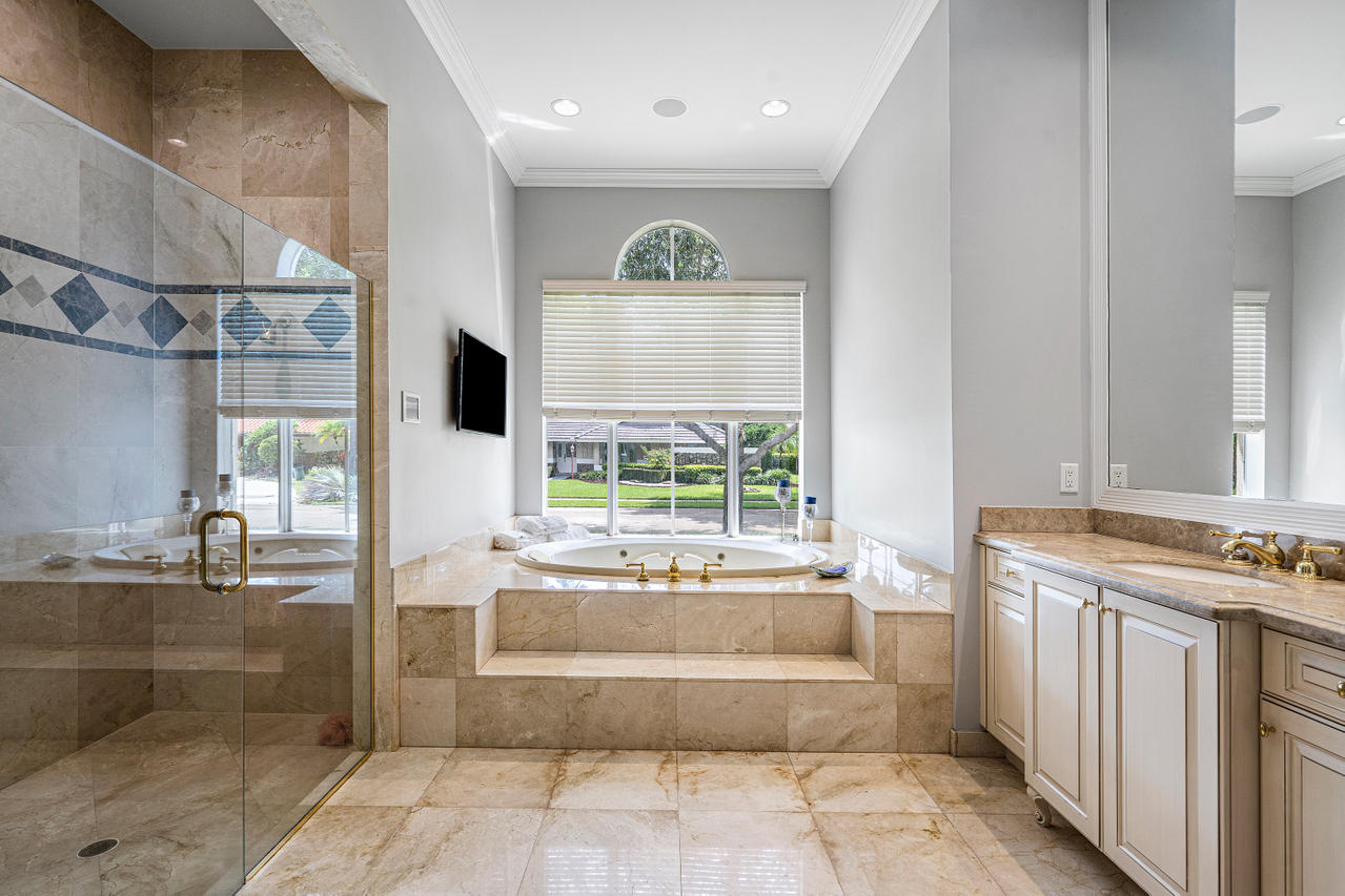 3715 Kings Way Boca Raton, FL 33434 - Photo 30 of 70 Master Bathroom