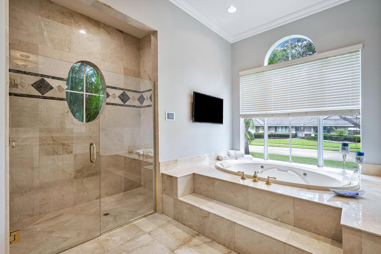 3715 Kings Way Boca Raton, FL 33434 - Photo 31 of 70 Master Bathroom