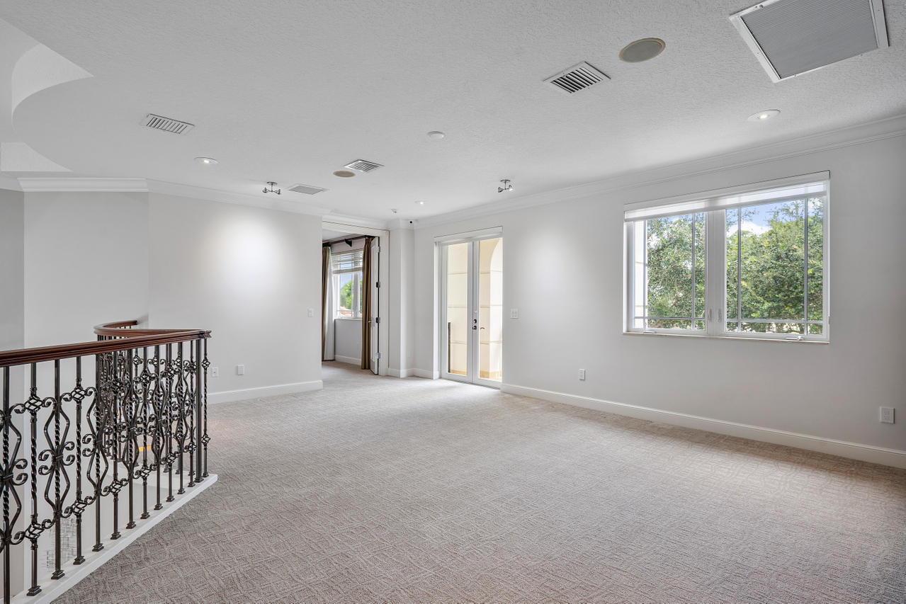 3715 Kings Way Boca Raton, FL 33434 - Photo 35 of 70 Loft