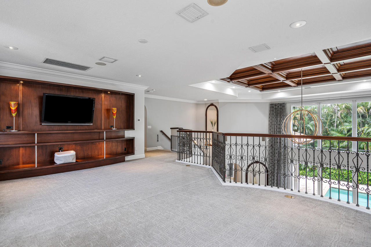 3715 Kings Way Boca Raton, FL 33434 - Photo 36 of 70 Loft