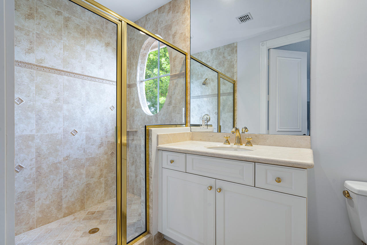 3715 Kings Way Boca Raton, FL 33434 - Photo 39 of 70 Bathroom