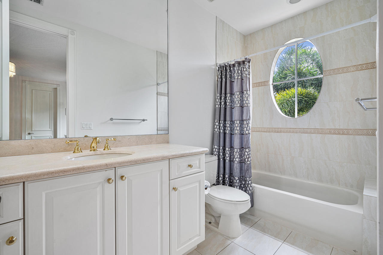 3715 Kings Way Boca Raton, FL 33434 - Photo 43 of 70 Bathroom