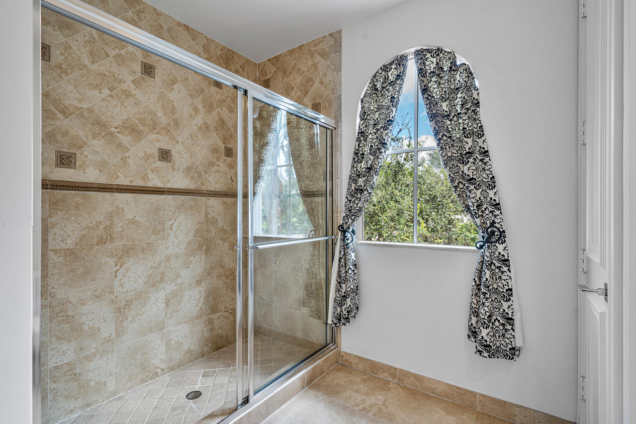 3715 Kings Way Boca Raton, FL 33434 - Photo 47 of 70 Bathroom