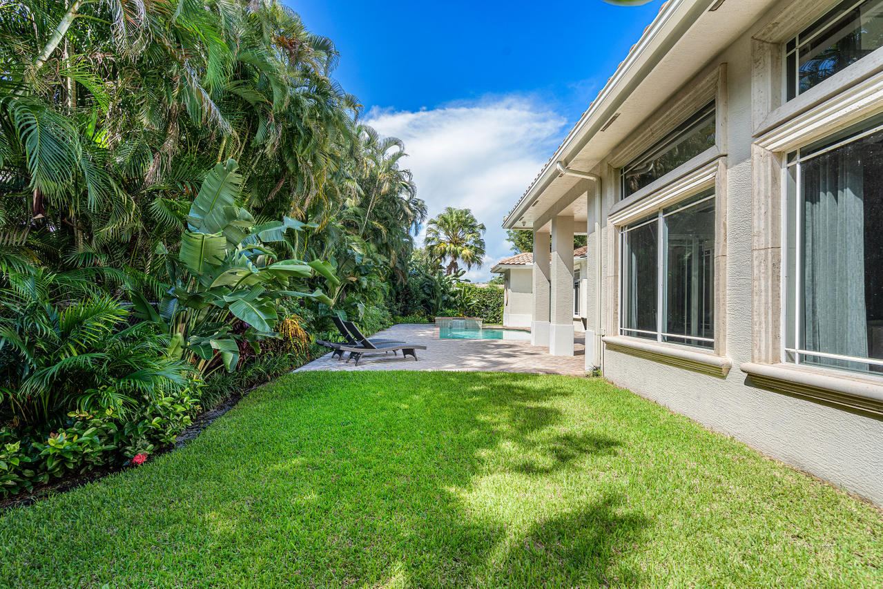 3715 Kings Way Boca Raton, FL 33434 - Photo 52 of 70 Side Yard