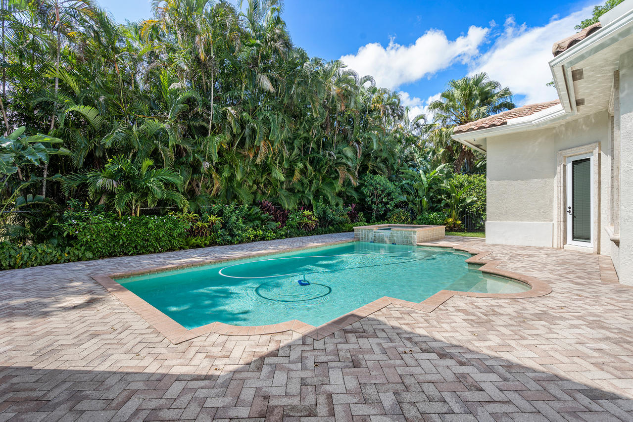 3715 Kings Way Boca Raton, FL 33434 - Photo 9 of 70 Pool/Patio