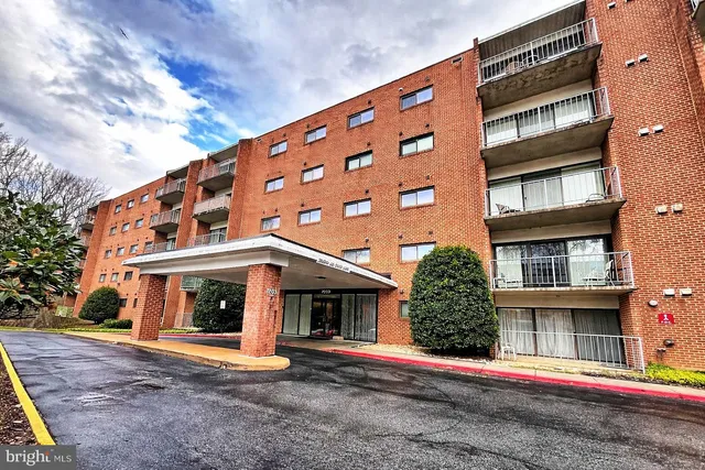 $219,000 | 7203 Rockland Hills Drive, Unit 302, Baltimore, MD 21209