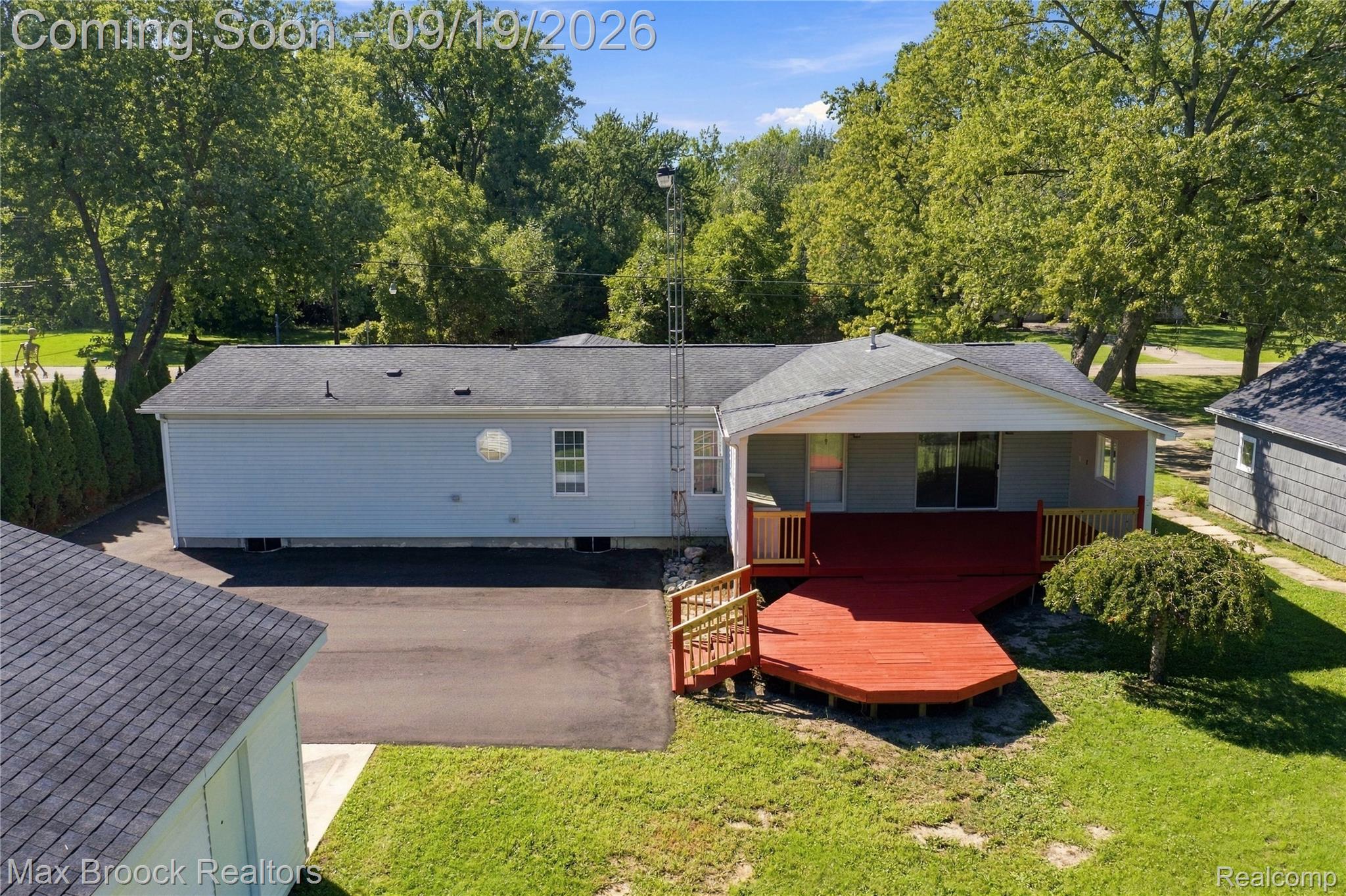 2267 Howe Road Burton, MI 48519 - Photo 65 of 68 IMG_2883.JPG