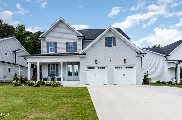 a view of a yard in front of house