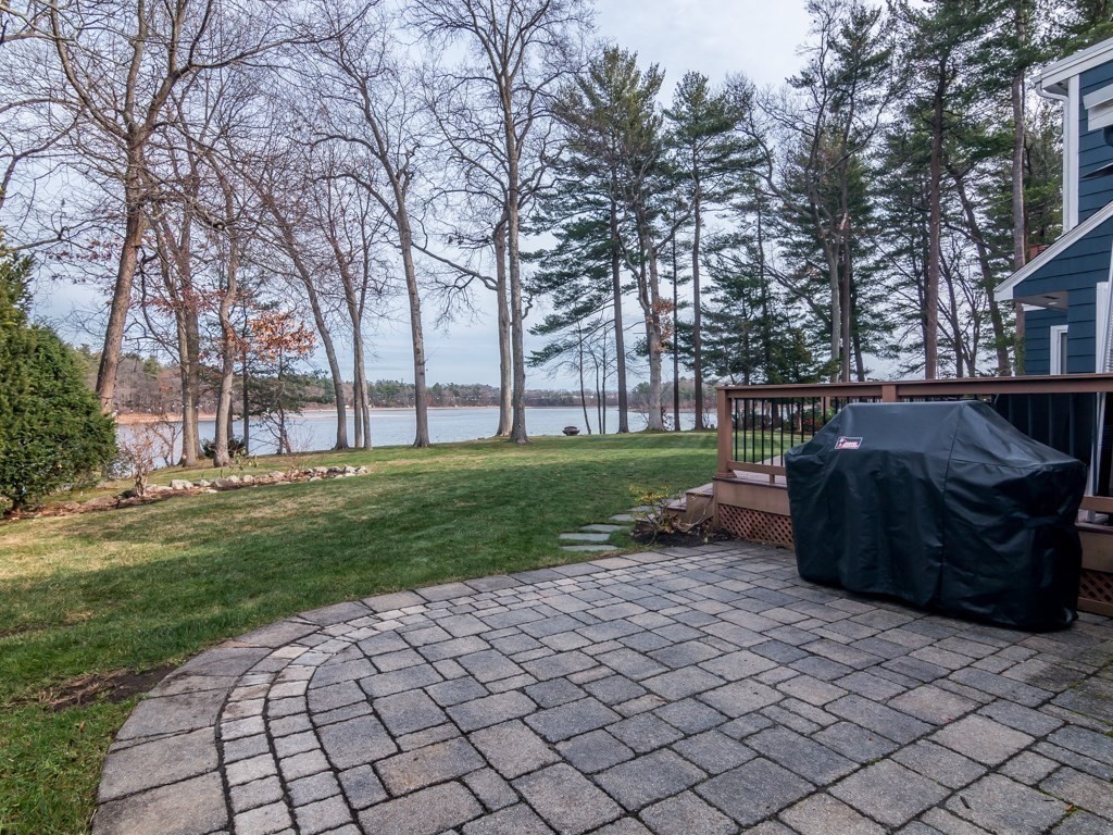 128 Locksley Road Lynnfield, MA 01940 - Photo 29 of 38 a view of a street with a large trees