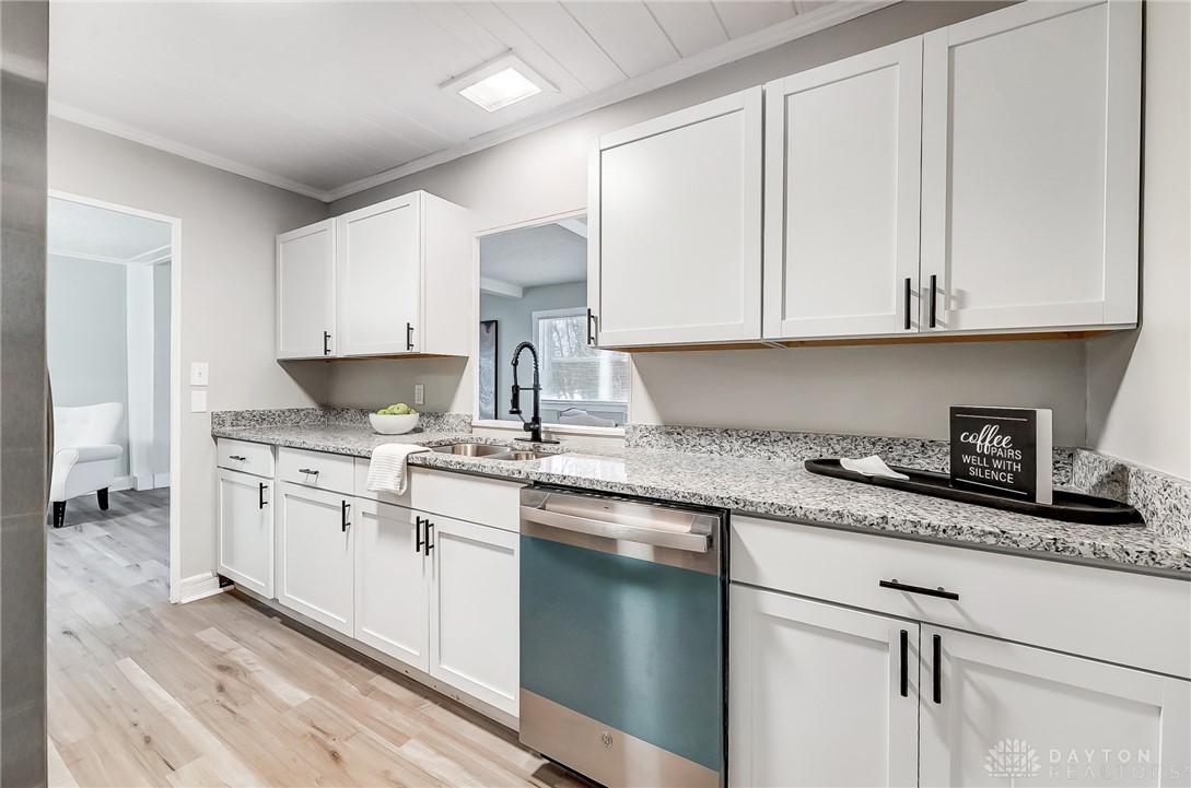 4461 River Ridge Road Dayton, OH 45415 - Photo 12 of 38 Kitchen