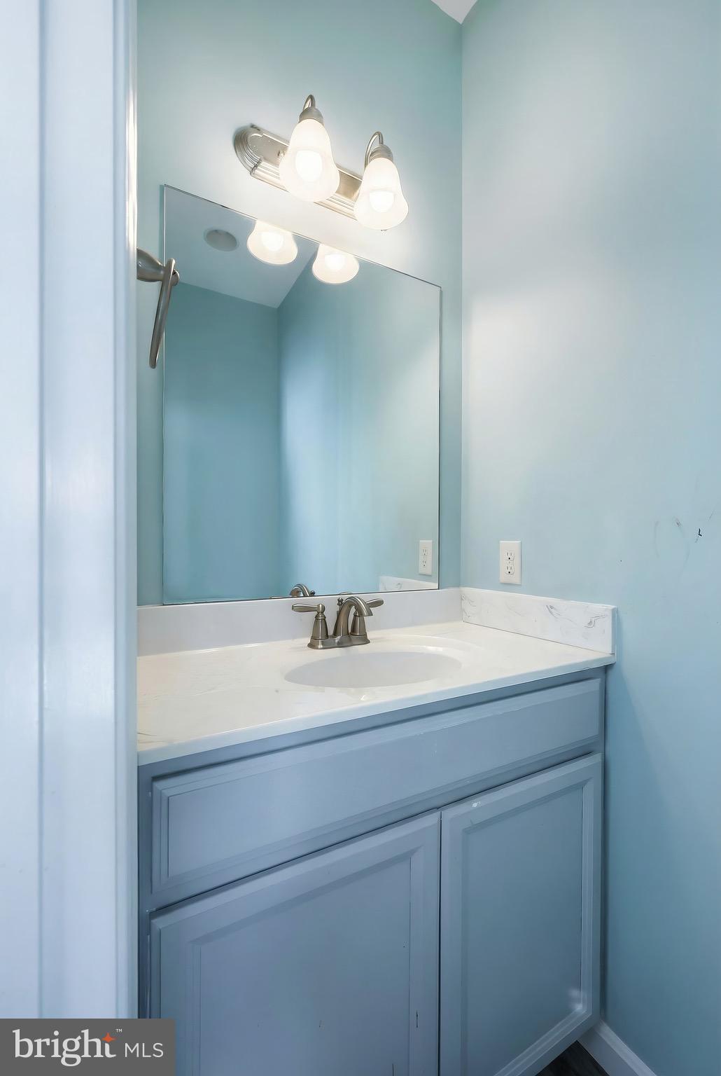31 Winslow Ct. Gettysburg, PA 17325 - Photo 16 of 45 a bathroom with a sink and a mirror