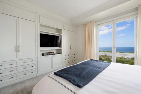 $2,999,000 | 2550 North Lakeview Avenue, Unit N1904, Chicago, IL 60614