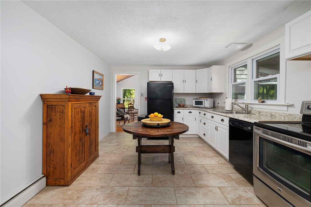 10 Summer Street Jamestown, RI 02835 - Photo 10 of 23 Large open kitchen