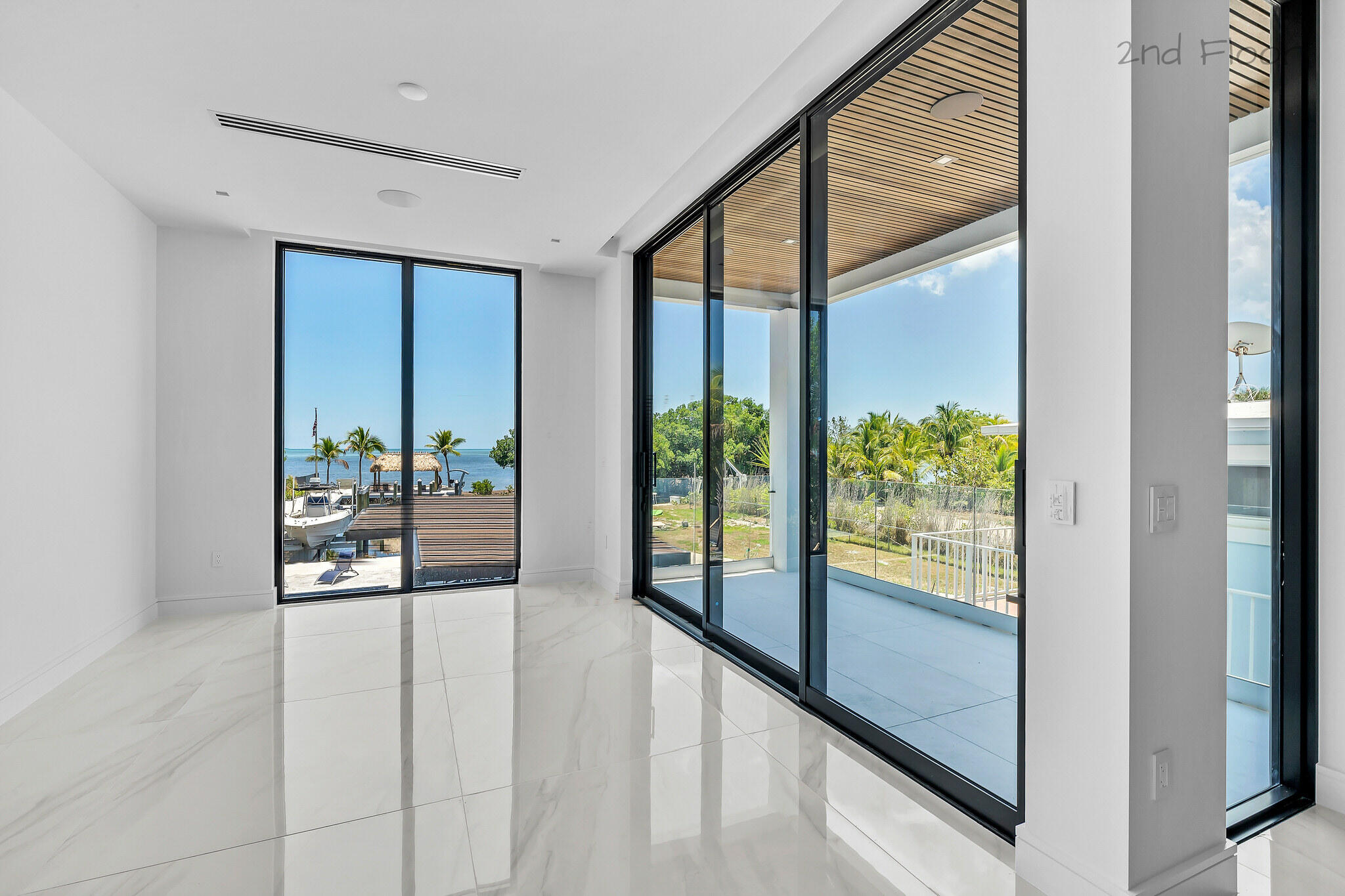 16 Seaside Avenue Key Largo, FL 33037 - Photo 14 of 64 7 Dining Area (1)